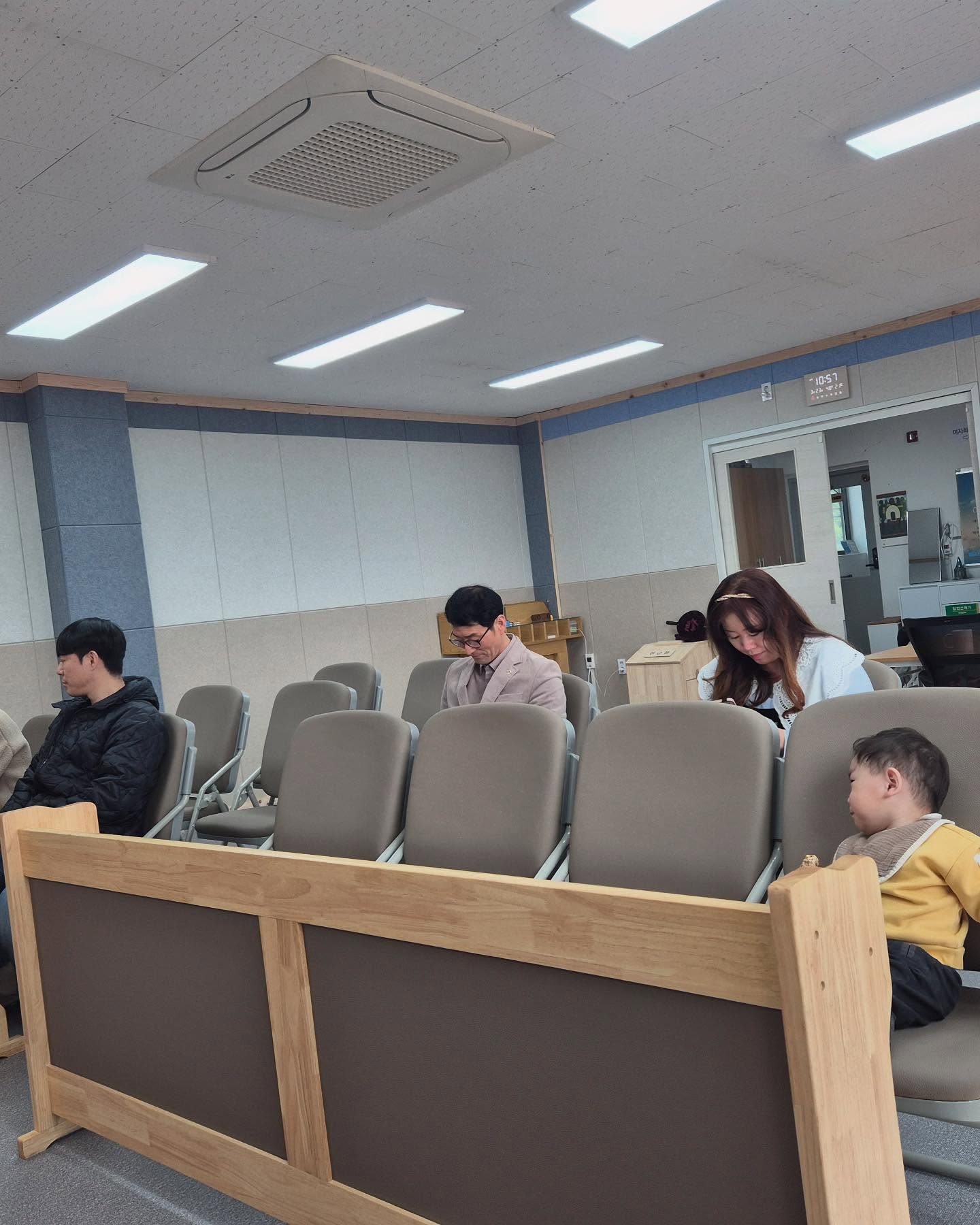 3월 23일 주일예배.
꽃 좋아하니까 교회에 꽃이 있어요.🥰