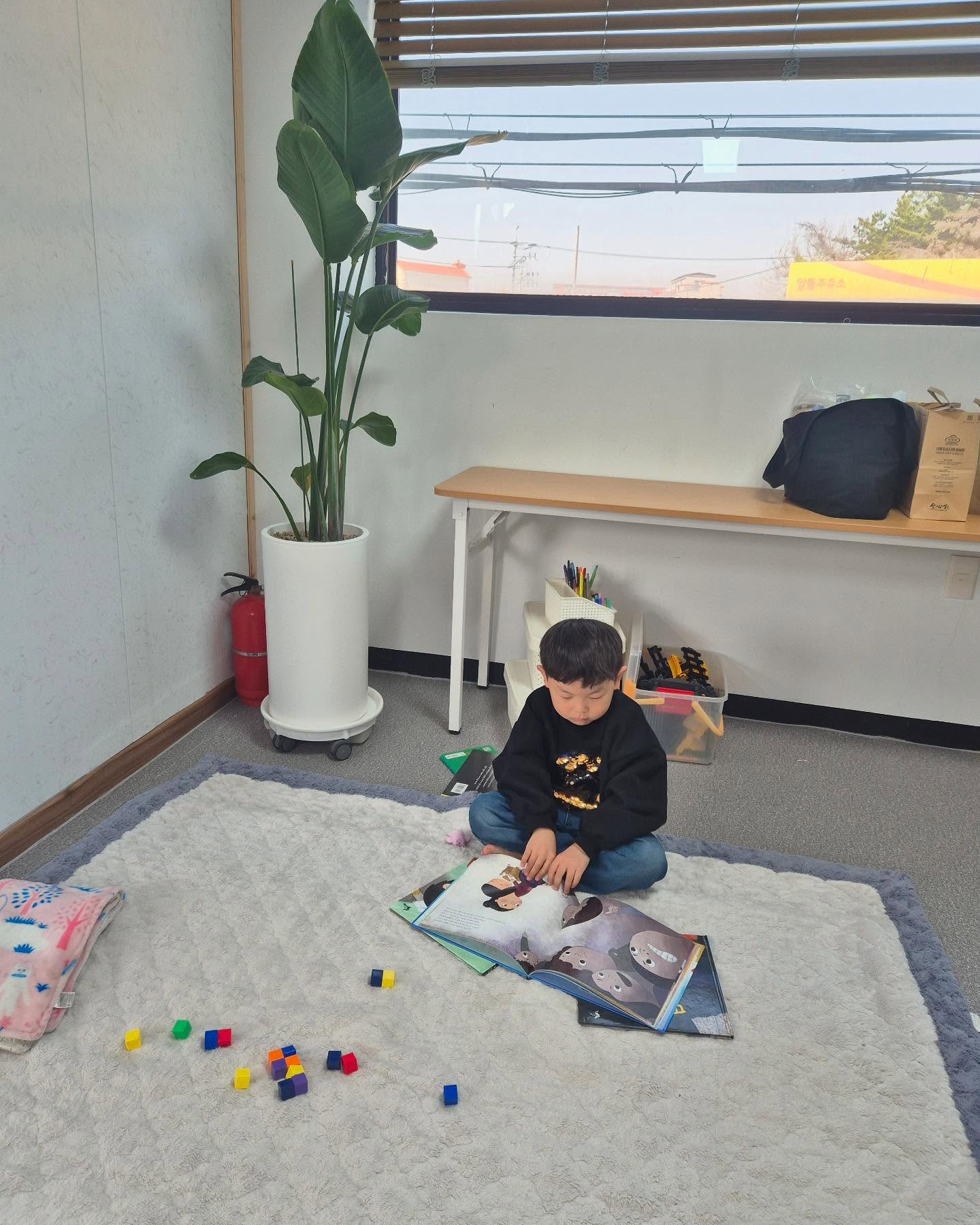 3월 23일 주일예배.
꽃 좋아하니까 교회에 꽃이 있어요.🥰