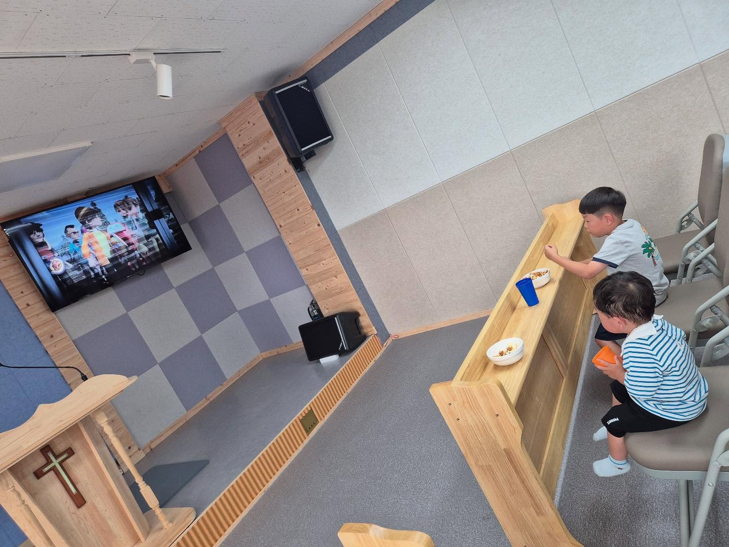 2025.07.06
오늘은 하늘로교회 새성전 일주년🤩
우리만 아는 기념일~
기념일이 되니 기억나는 주엘이네 가족♥