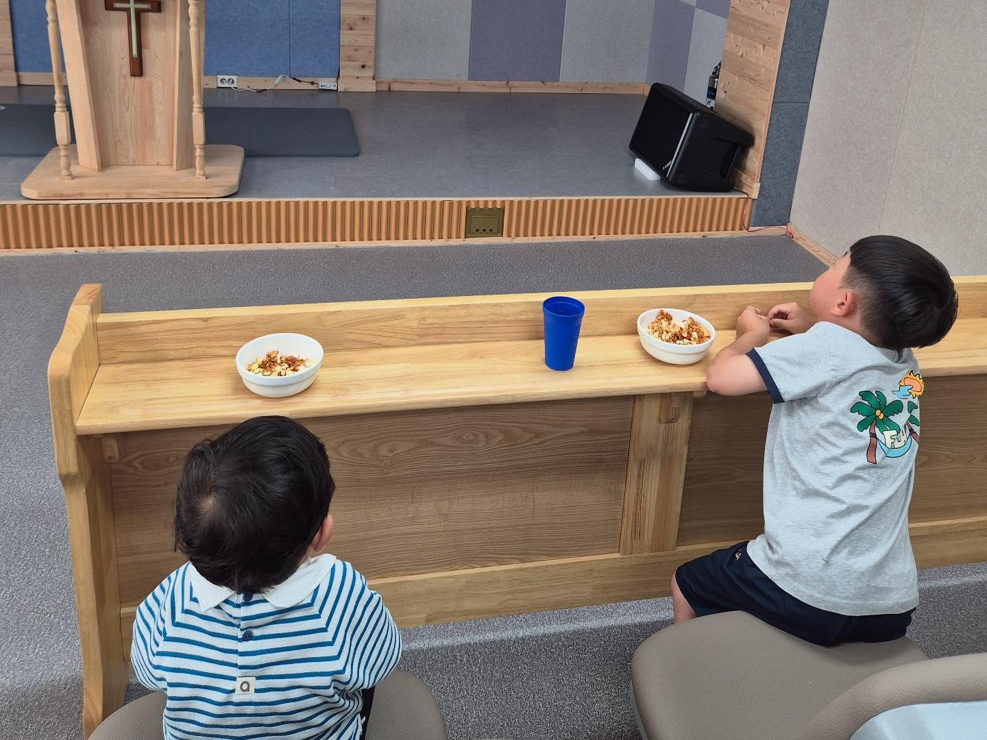 2025.07.06
오늘은 하늘로교회 새성전 일주년🤩
우리만 아는 기념일~
기념일이 되니 기억나는 주엘이네 가족♥