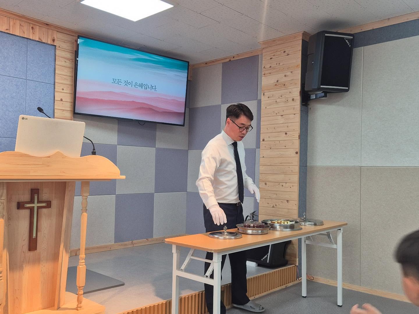 2025.07.06
오늘은 하늘로교회 새성전 일주년🤩
우리만 아는 기념일~
기념일이 되니 기억나는 주엘이네 가족♥