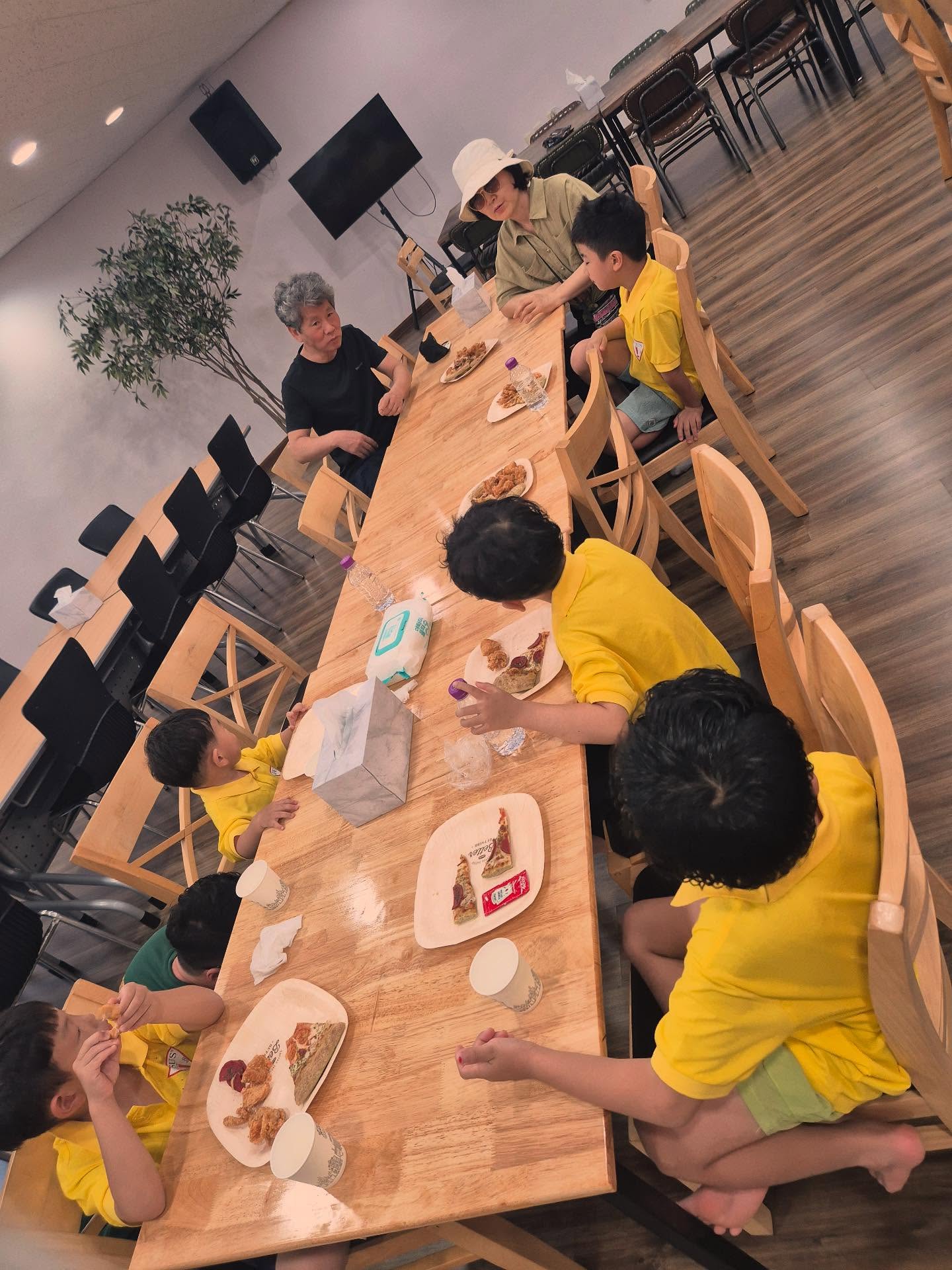 2025.08.02
신동교회&하늘로교회
여름성경학교
할 수 있다는 것을 알게 해주셔서 감사합니다.
곁에서 힘이 되어주시는 서목사님, 사모님 감사합니다!!🥰🥰