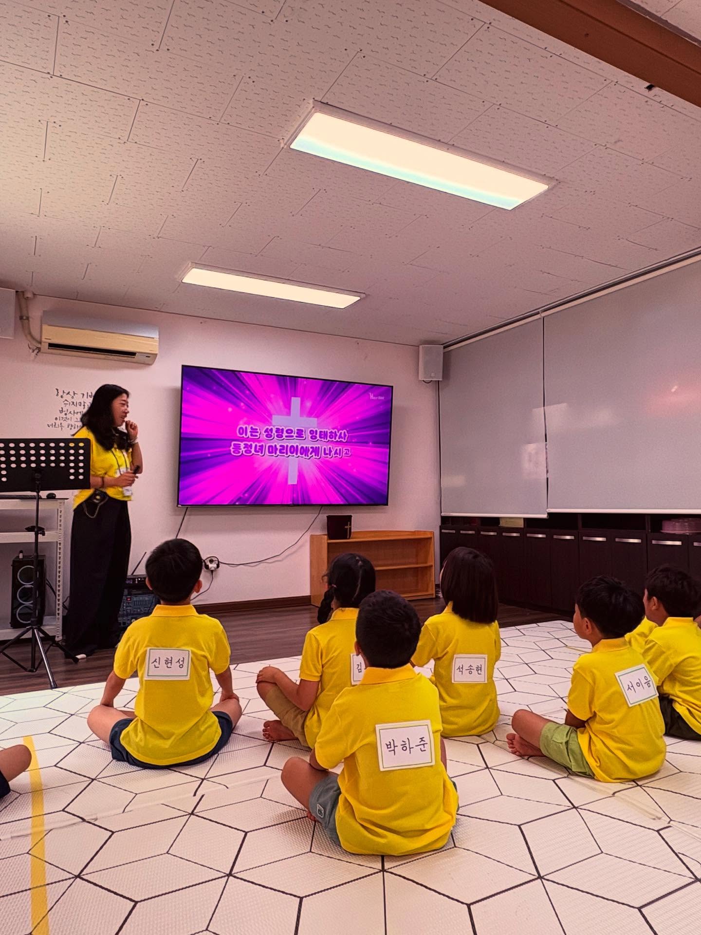 2025.08.02
신동교회&하늘로교회
여름성경학교
할 수 있다는 것을 알게 해주셔서 감사합니다.
곁에서 힘이 되어주시는 서목사님, 사모님 감사합니다!!🥰🥰